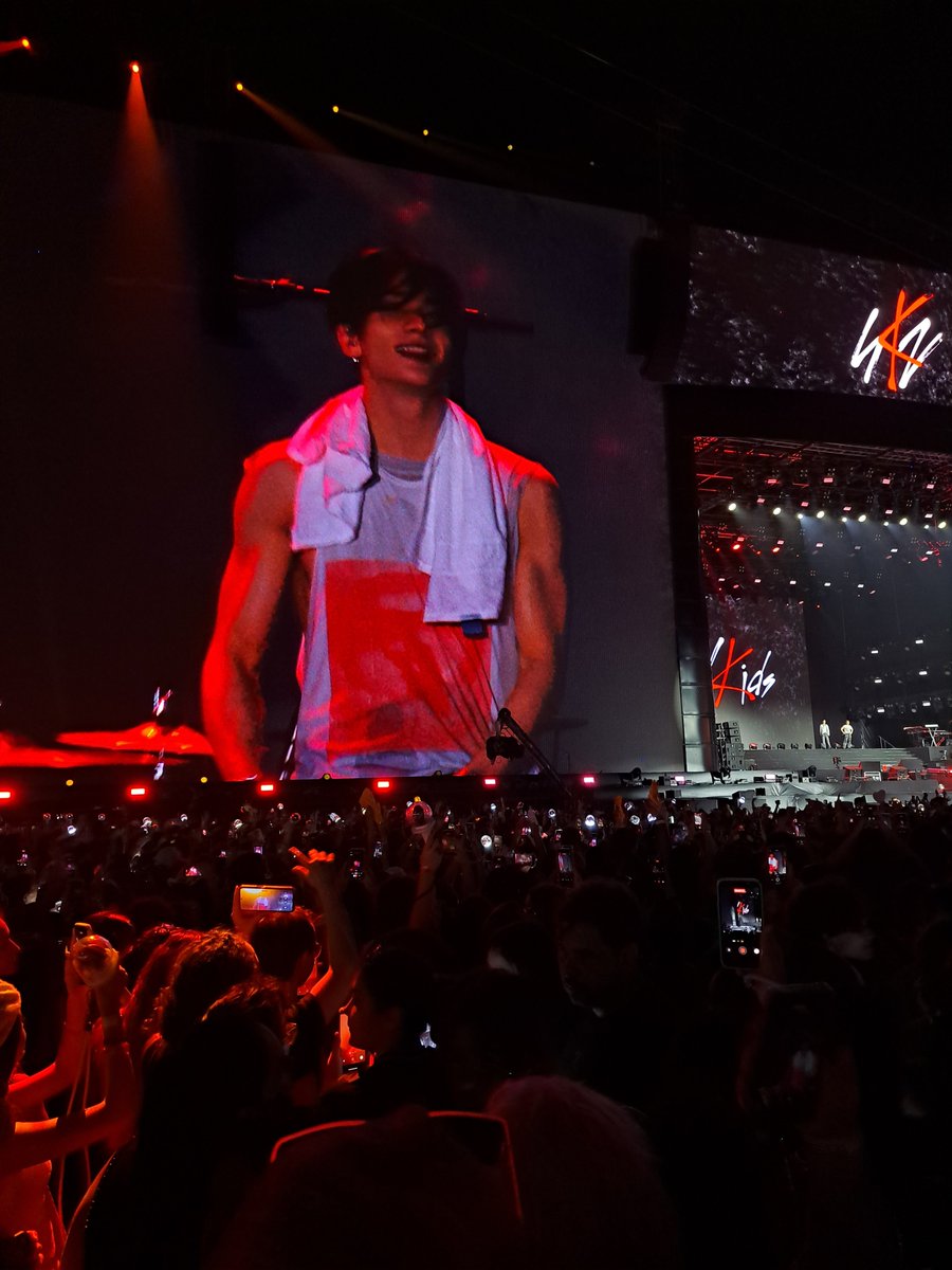buzzcuthyunjin's tweet photo. fotos que eu tirei dos #meus homens https://t.co/682GFuLOfg