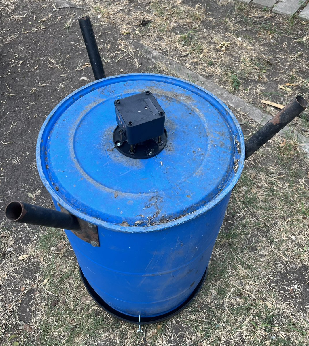 Baseball25dave1's tweet photo. Very productive day. Helped my pops with some roof repair work. Replaced the rear tire and brakes on one of the bikes. Had a nice surprise that a few of the tires my dad bought, fit one of the quads. Got my third feeder assembled and up and ready, finally knocked out homework. https://t.co/aq8Dz50ZPp