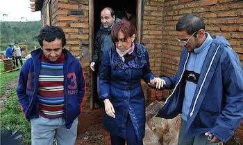 Mika_con_k_'s tweet photo. Cristina hace 17 años visitando afectados, ella siempre estuvo, mira si no la voy a querer https://t.co/ZrdC1UNacm