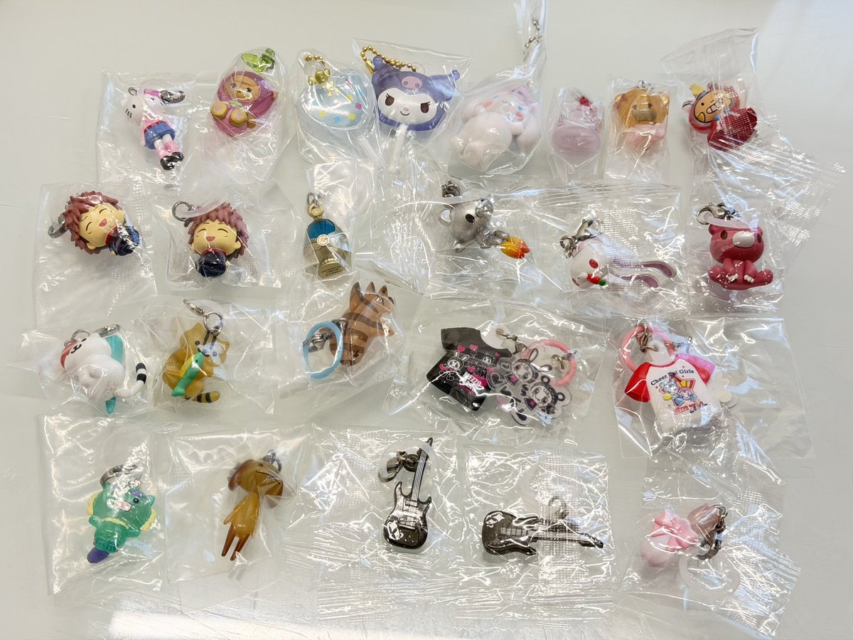 3121679m's tweet photo. 【譲渡】 めじるしアクセサリー

[譲] 写真1〜3

[求] 定価＋送料

赤線のもの1点につき線なしのものより2点抱き合わせお願いいたします。
(線なしのものは1点からでも譲渡可能)

開封済のものはすべて未使用、ケース内に入れて保存しておりましたが神経質な方はご遠慮ください。

↓続きます https://t.co/NOefhcQLn3
