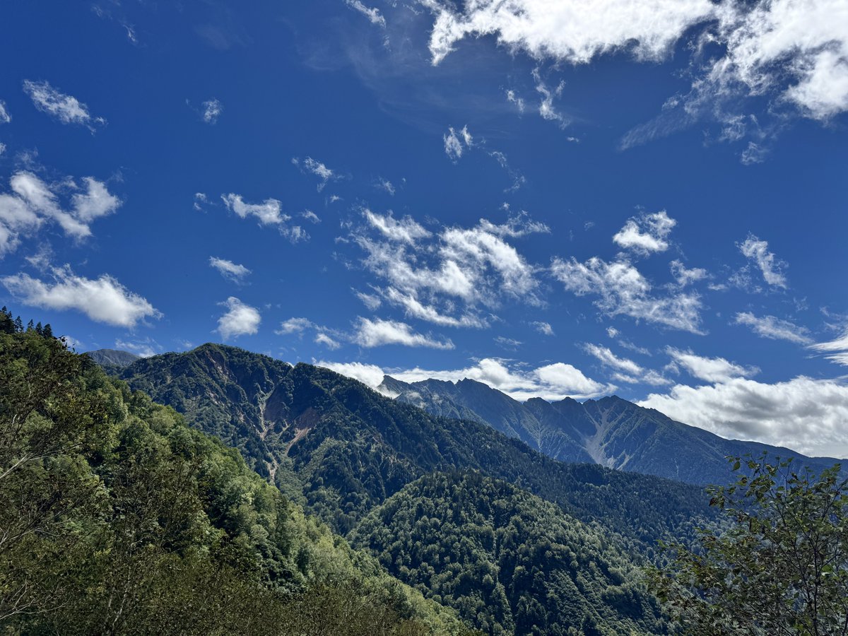 nekogaohirune's tweet photo. やっと晴れて、やっとヘリ日なり🌞

#イマソラ #北アルプス　#登山　#晴れ　#ヘリ https://t.co/VeX89eTsZC