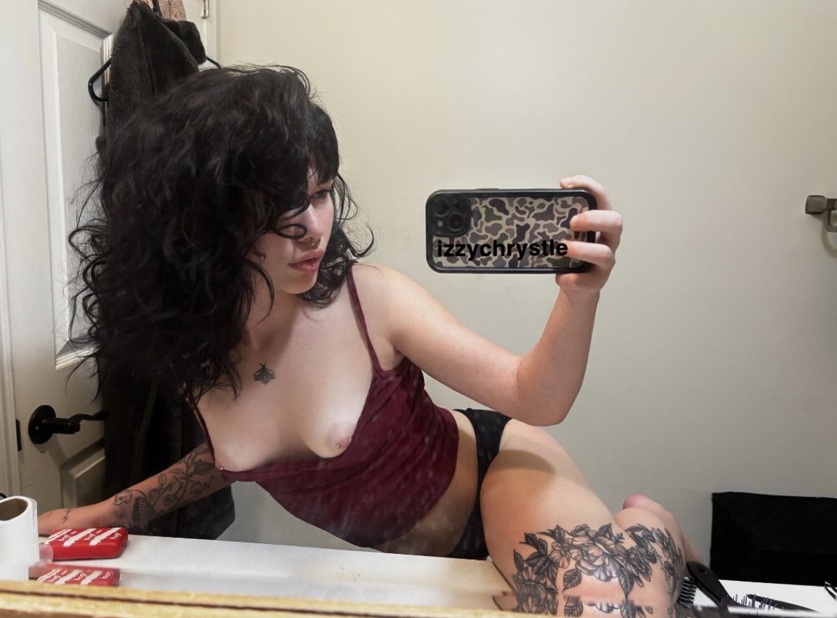izzychrystle's tweet photo. im backk🪽do u like my piercings? #tease #nsfw #nsfwtwt #cnc #nsfwtwtًً https://t.co/uMC0gr4oJ4