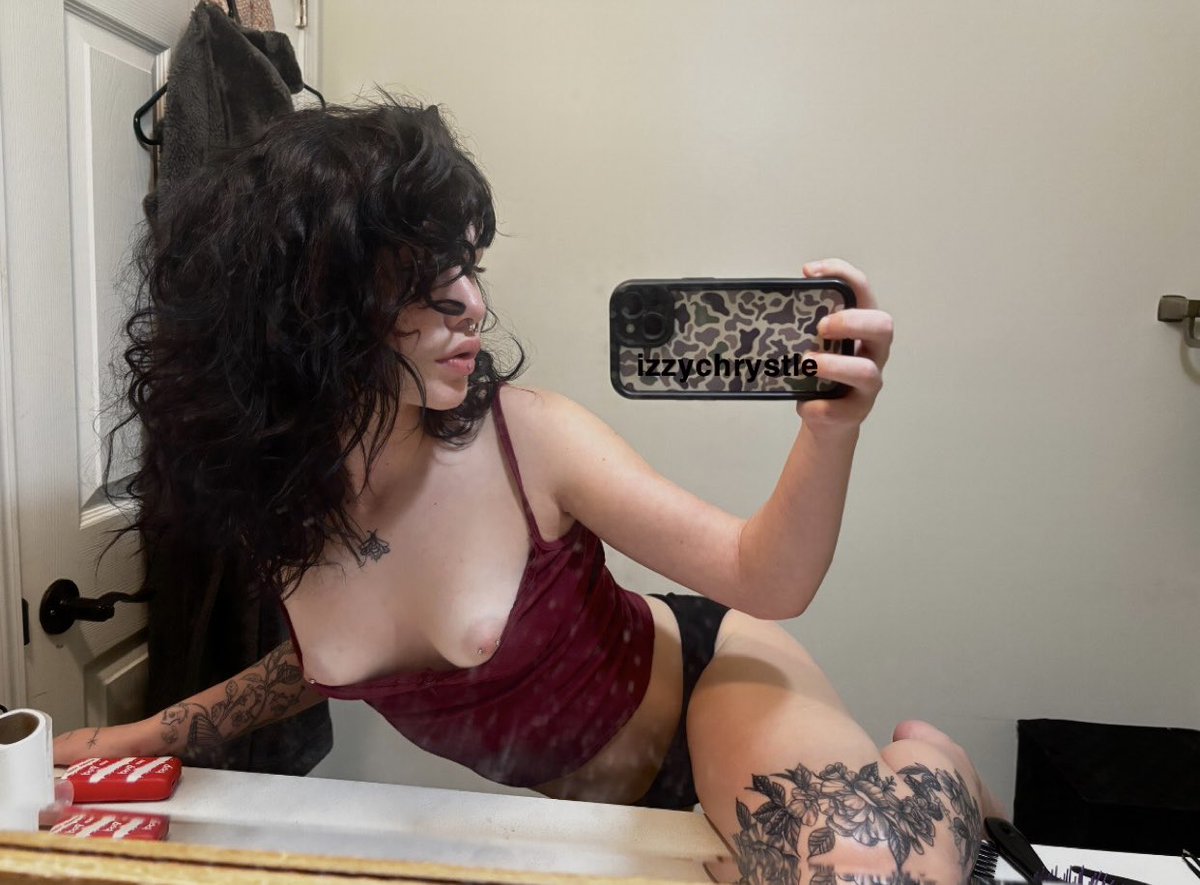 izzychrystle's tweet photo. im backk🪽do u like my piercings? #tease #nsfw #nsfwtwt #cnc #nsfwtwtًً https://t.co/uMC0gr4oJ4