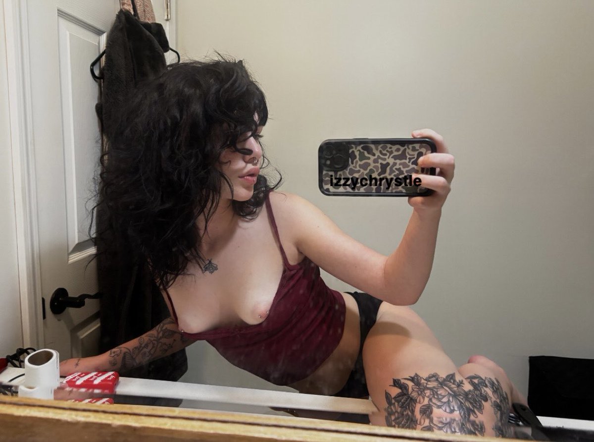 izzychrystle's tweet photo. im backk🪽do u like my piercings? #tease #nsfw #nsfwtwt #cnc #nsfwtwtًً https://t.co/uMC0gr4oJ4