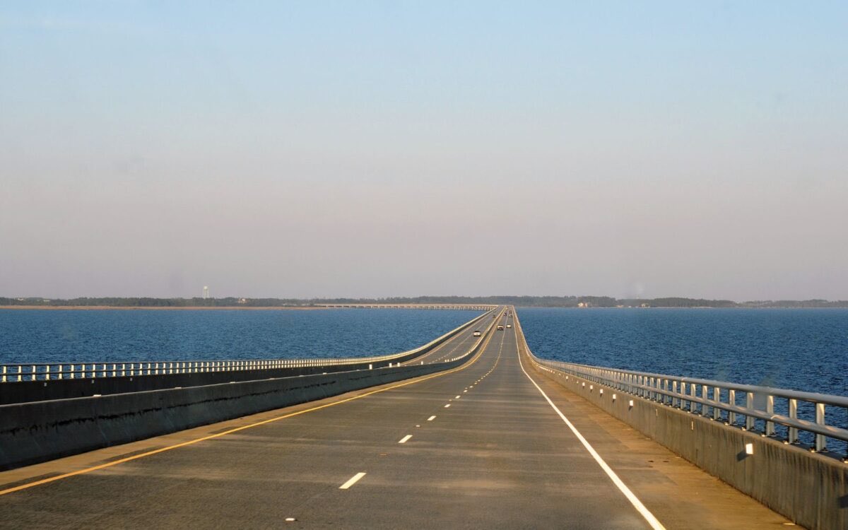 BuffaloByGodDan's tweet photo. Know your state’s longest bridge.

Virginia Dare Memorial Bridge
5.2 miles long (27,581.4 feet) https://t.co/i5TBF3CwRk