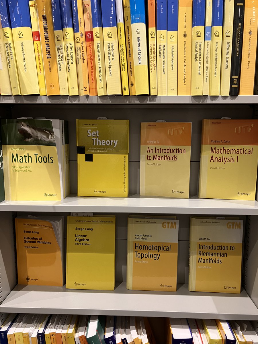 maruzen_maruhon's tweet photo. 【4階洋書】 毎年恒例のSpringer社のYellow Sale、まだまだ開催中です！ 4階洋書フロア隅の理工書のコーナーにて展開中です。学術理工書を幅広いタイトルから25％OFFでお求め頂けます。
#洋書の丸善 
#YellowSale https://t.co/BMXCWnLoM9
