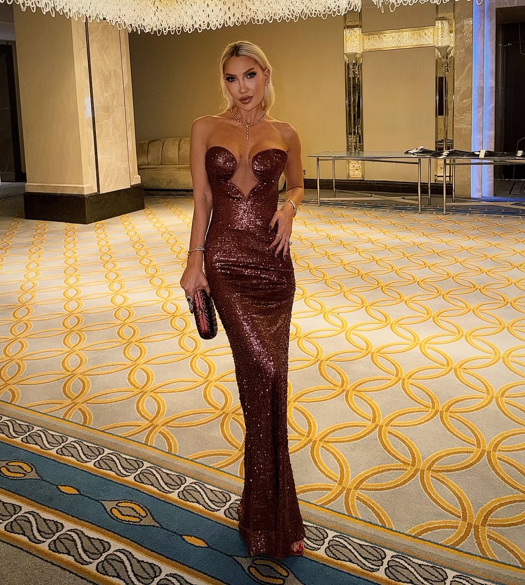 alison7btbr's tweet photo. Aura>> ☄️ this dress is by  💫💕 https://t.co/OKJTe43XHr