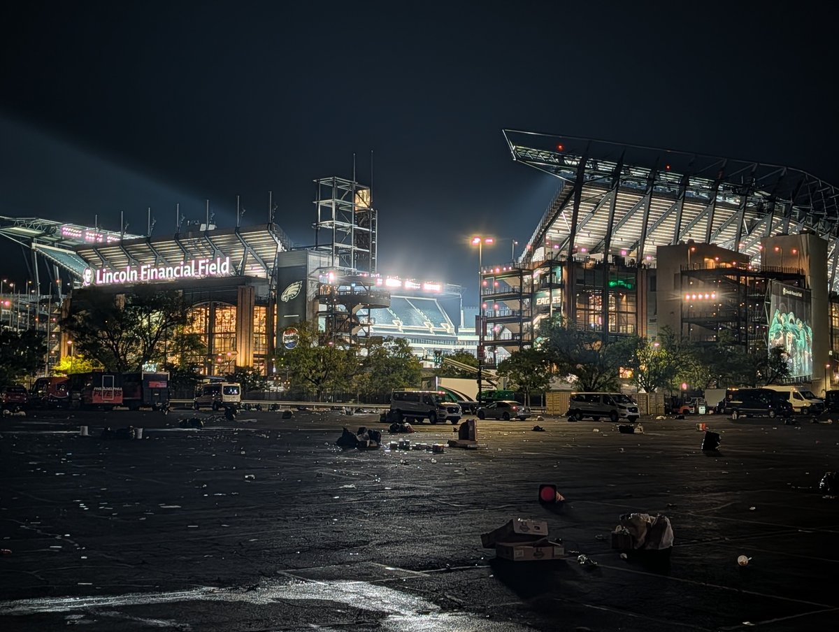 DaveMReports's tweet photo. Good Night from South Philly
#Eagles are 1-0 to start the season after victory over Commanders
#FlyEaglesFly #WASvsPHI https://t.co/T33ZBpZcBu