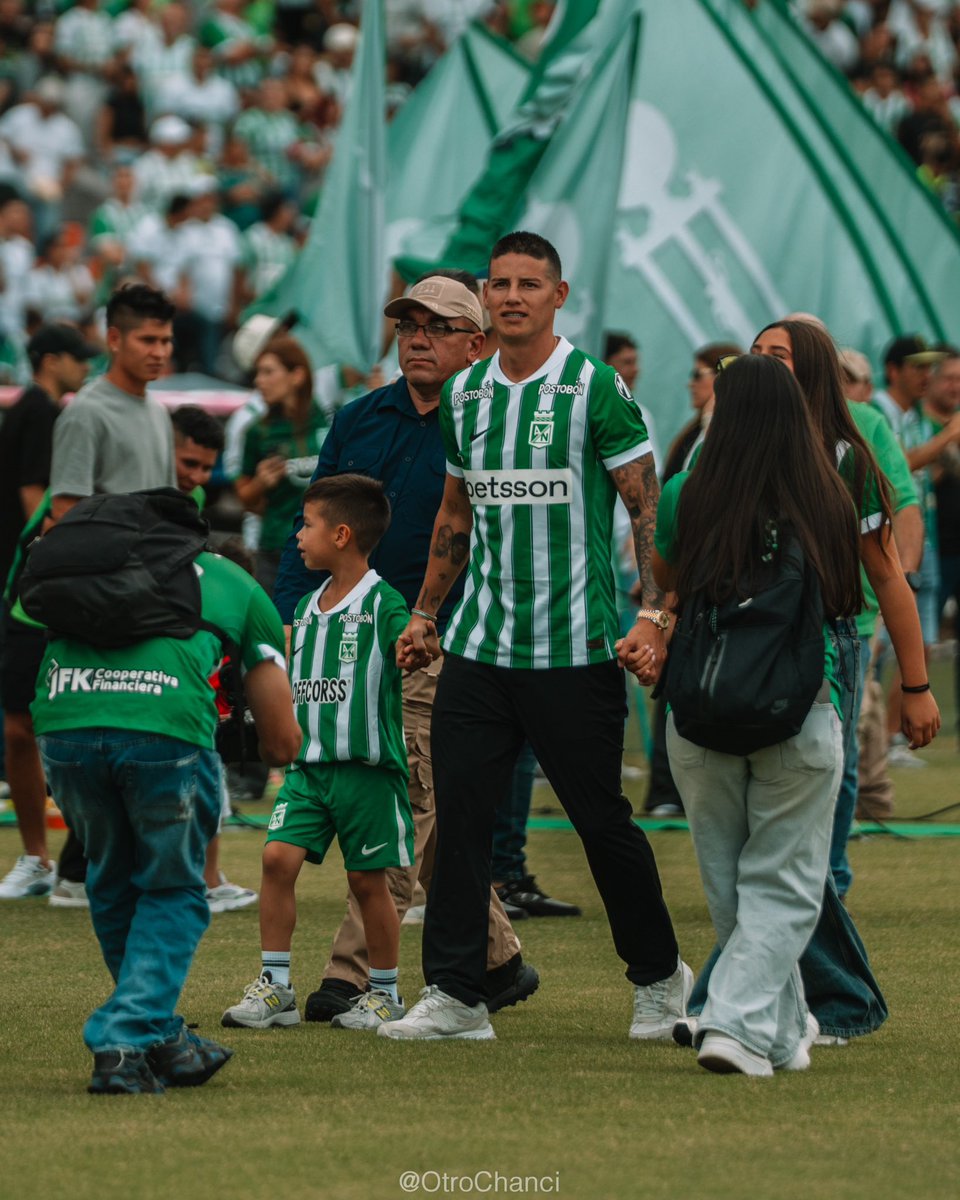 tiagoaristi's tweet photo. Llenó el Atanasio Girardot sin jugar. Altísima y merecida expectativa. Un diferente. https://t.co/5flMvkRcHR