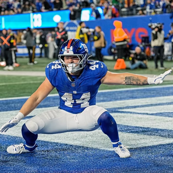 RealGiants's tweet photo. Here's a recap of this half:

— Giants have a thrilling opening drive, resulting in a TD
— Nabers, Likely, Fields and Skattebo all look amazing
— Numerous defense penalties, leading to a Cowboys TD
— An awesome drive was cut short by a Tracy jr. fumble
— Interception leads to an Isaiah Likely TD 

What are your thoughts?