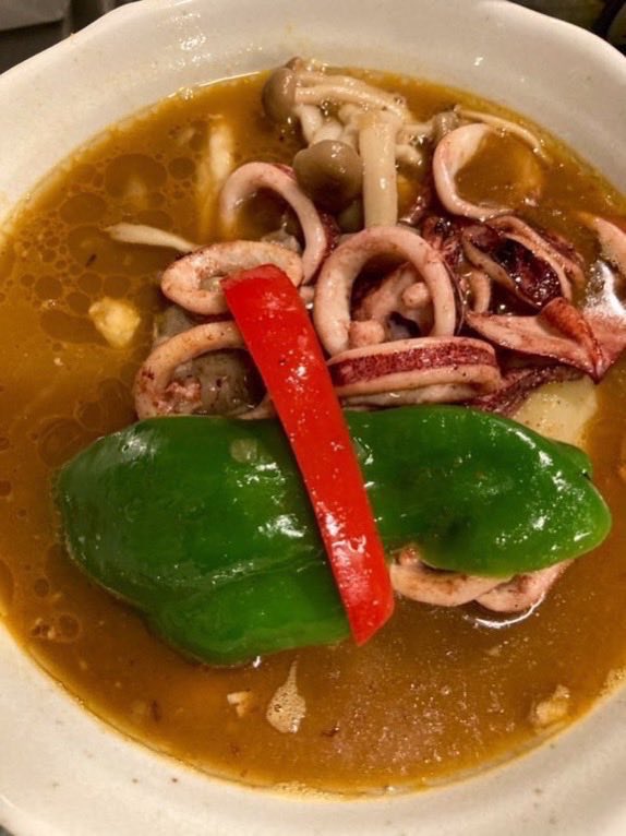 gomarudo's tweet photo. カリー乃 五○堂：
本日の数量限定メニュー

函館産イカとチキンとしめじのスープカレー¥1,600です❗️

本日ラストオーダー15:30です。

ニラトッピングあります。 https://t.co/QJqeaD4jn4