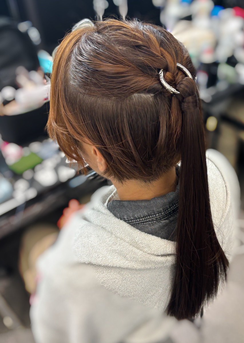 3paydayo's tweet photo. 昨日の魔法のカケラをば。
桃太郎🍑涼のポニテしたいですって言ったら、メイクさんが母ちゃんのごとくが夜なべして作ってくれた😂
あまりに素敵すぎて、最後Tシャツの時も…舞台後の涼ということで…。
取り外しできるの！すごくない！？
一緒に涼を表現してくれて…ありがとうございました♡
#SideM https://t.co/3Gcu6rdAXY