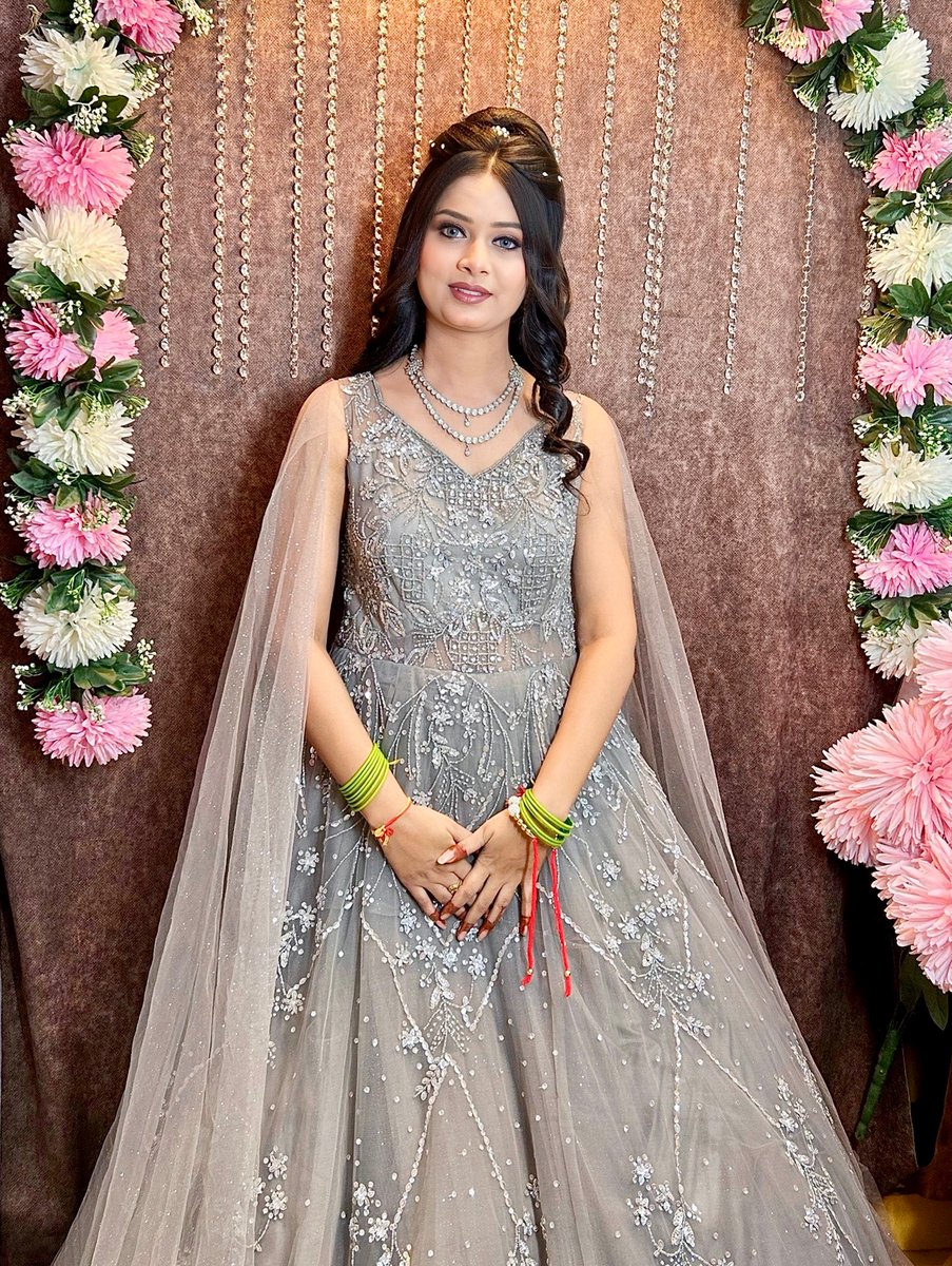 vero_CdS's tweet photo. Engagement booking start now @sudha_chaudhary_makeup_studio          ｍe https://t.co/k59bpVsW0T