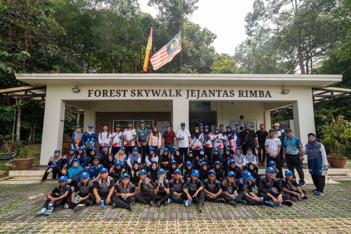 FRIMKepong's tweet photo. 📅 9/9 🌿 
SK Taman Medan &amp; MBPJ anjur Lawatan Generasi Lestari di @FRIMKepong bawah projek Inisiatif Gazebo Buluh (PJ Seed 7.0). Murid meneroka potensi buluh &amp; melawat Forest Skywalk. 

#FRIM #MBPJ #SKTamanMedan #PJSeed #Kelestarian https://t.co/tAfDicQ8qw
