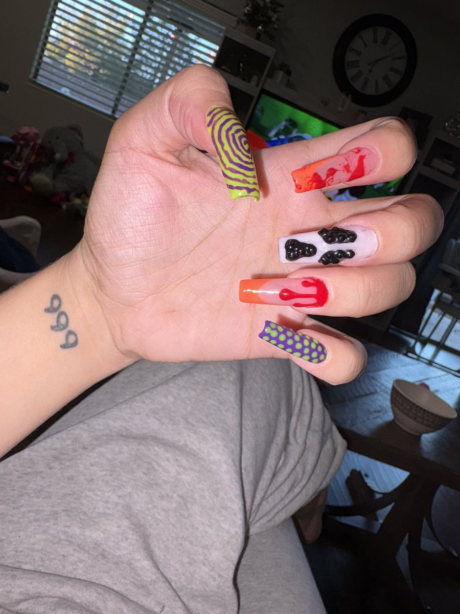 bbyst4rfir3's tweet photo. came back just to show off my new set ❤️👻 https://t.co/cGYBOhohKo