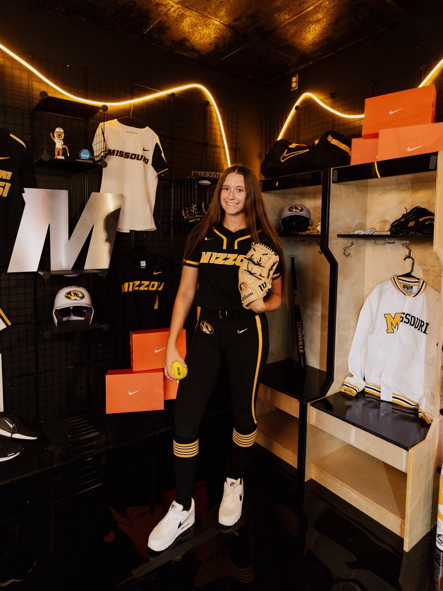 MaiseyMcCarty55's tweet photo. 💛🐯🖤HOME 🖤🐯💛

@MizzouSoftball @roimidwest @ROIFASTPITCH @LSW_Softball @CoachLarissaA @Coach_mcGuem @epsteinhitting @CoachBella42 @emma_raabe @ConnorMammola @ondecksoftball @PrepSoftball @ExtraInningSB @LineDsoftball @LegacyLegendsS1 @MaxPreps @tagupSoftball @THEWOWSB https://t.co/HZsI0MOEkj