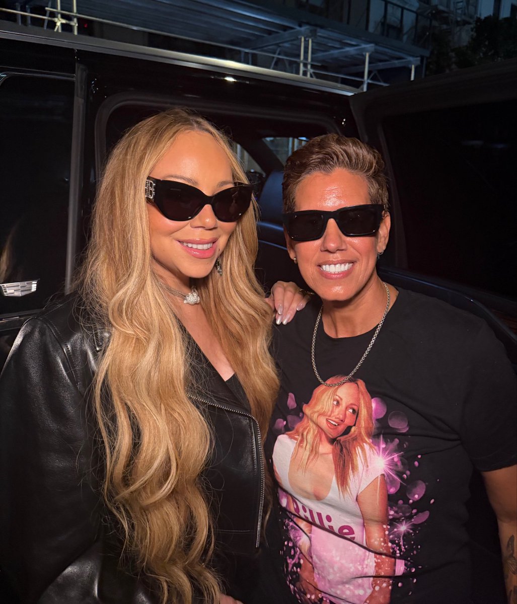 MeIAmMiiiichele's tweet photo. .@MariahCarey, words truly cannot express how much your presence tonight meant to me and the Lambily!

From the bottom of my heart, celebrating #Glitter25 with YOU was the most incredible moment we could have ever asked for!!

We love you endlessly, Queen! Welcome home to NYC!! https://t.co/4OdeMWu2Hd