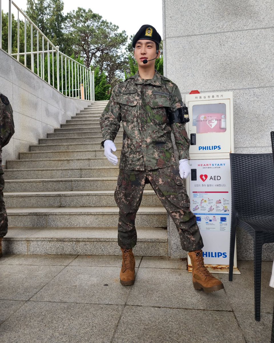 lsngynn's tweet photo. [D-2 until sangyeon gets discharged🤍]

cutie sangyeon in his military uniform taken by his noona >_____< https://t.co/CnK8hnX9a6
