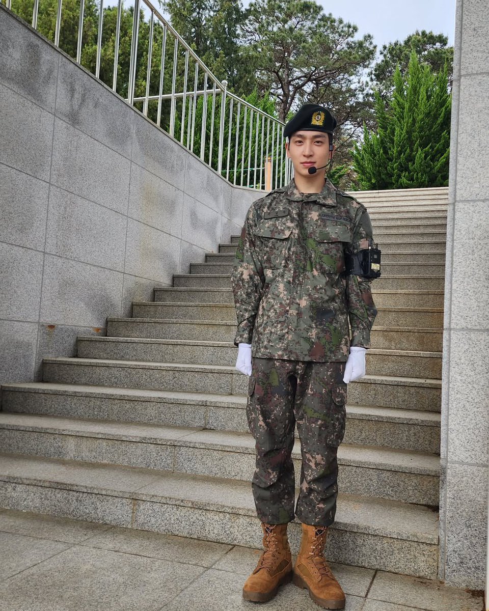 lsngynn's tweet photo. [D-2 until sangyeon gets discharged🤍]

cutie sangyeon in his military uniform taken by his noona >_____< https://t.co/CnK8hnX9a6