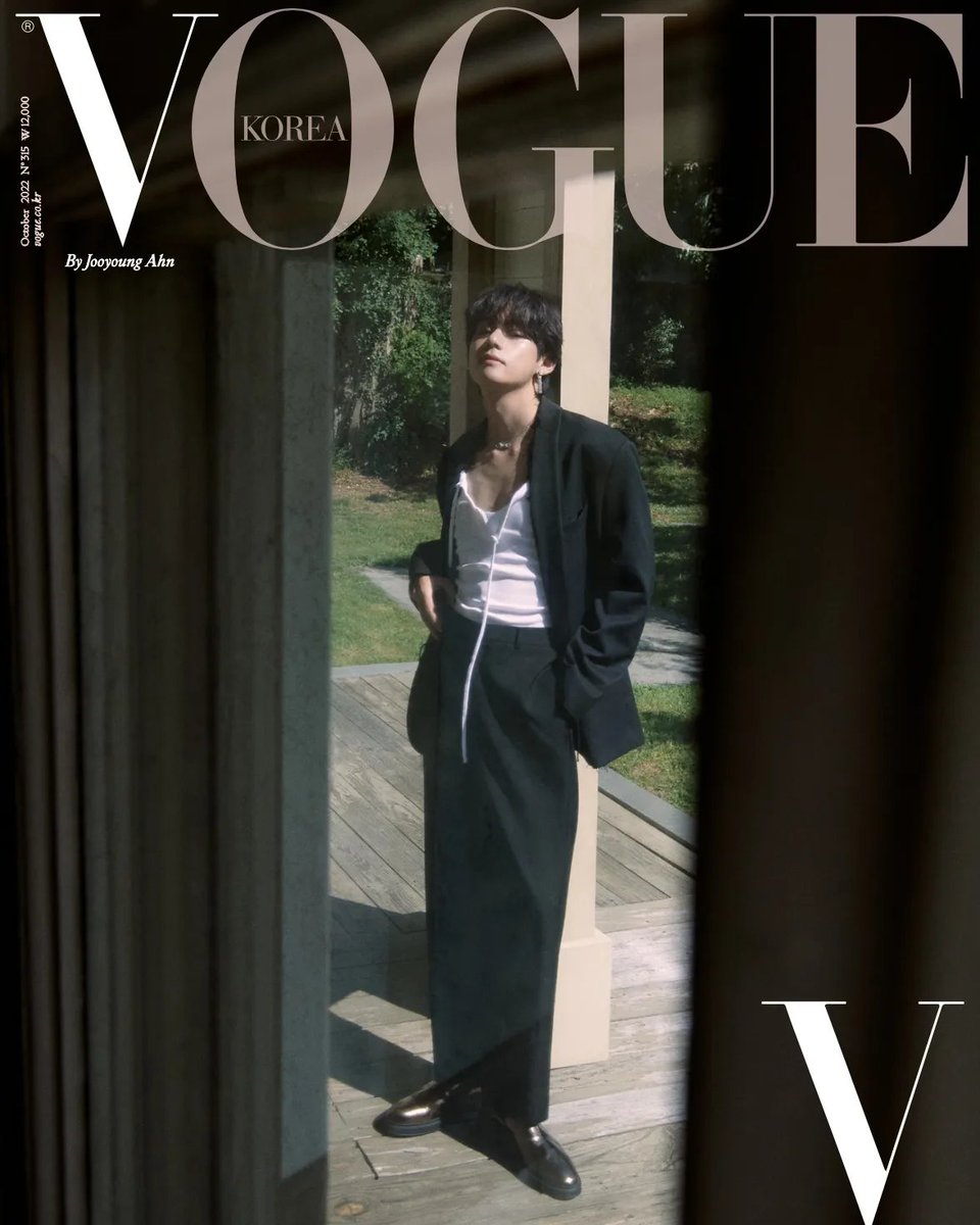 alexapolezhaeva's tweet photo. TAEHYUNG FOR VOGUE 
#VxCartier #TaehyungxCartier
@/thv IG Post 

"✌️ogue @/ahnjooyoung_"

2022.09.14

https://t.co/oE9cvh3v7S https://t.co/MDFkZdsbPr
