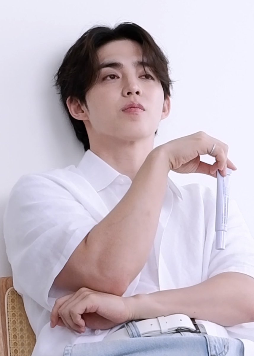 aboutscoups's tweet photo. no one is looking at that skincare…. https://t.co/dY3R8XqJwb
