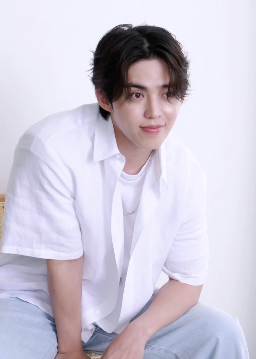 aboutscoups's tweet photo. no one is looking at that skincare…. https://t.co/dY3R8XqJwb