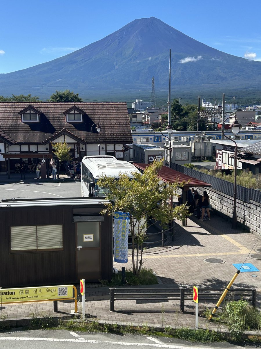 fujisan_pref's tweet photo. Good morning from sunny Kawaguchiko😎
Walk-ins are welcome at Fujisan Culture Gallery👘

#fujisanprefecture 
#kimnoexperience
#localtours https://t.co/gtXeucf1iN