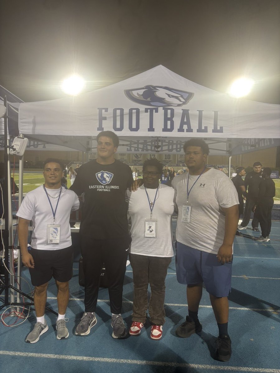 darrion_365's tweet photo. Thanks @FB_Coach_Wilk  @CoachWick_  for the game day invite!!! 
@6starfootballMO  @HannibalFootbal @JPRockMO @EIU_FB https://t.co/JGDxawWnDK