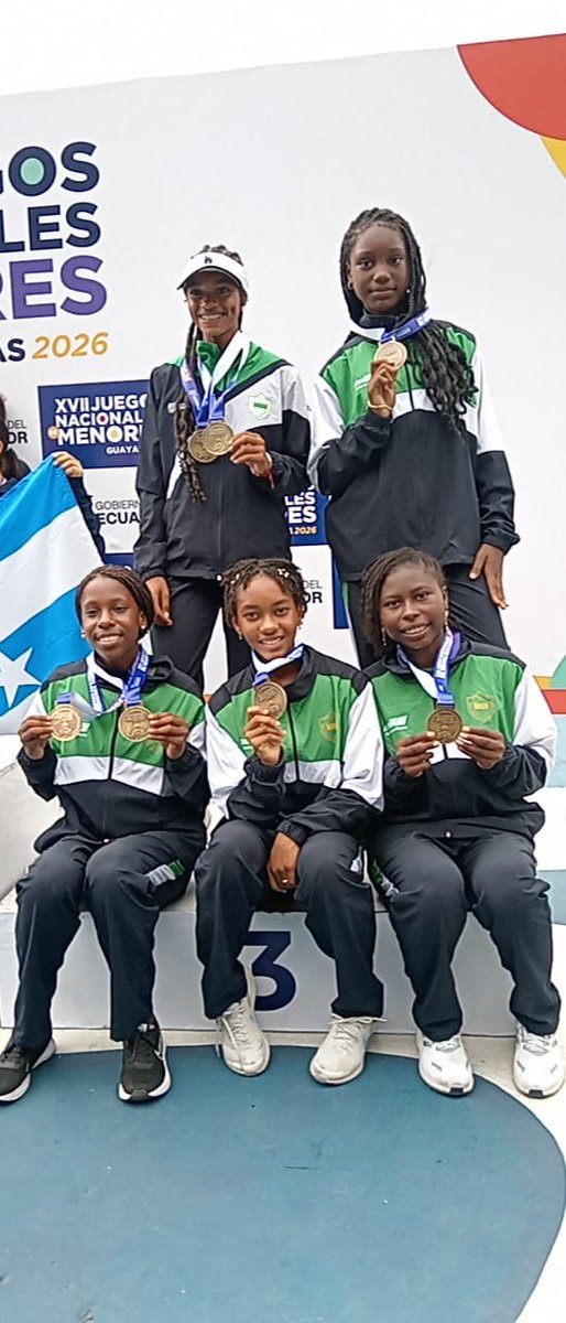 fedesme_2026's tweet photo. 🏃 🥇🥉Seleccionados de Atletismo alegran los colores blanco y verde y llenan de orgullo a los Esmeraldeños en los XVII Juegos Nacionales de Menores Guayas 2026.
Esmeraldas en el Podio Carajo !!!!

#ElDeporteResurge #FormandoCampeones https://t.co/G5eZQSFok1