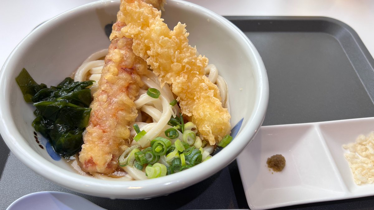 hcym's tweet photo. 高松オルネにて、帰阪までの時間潰し。

わっし、かしわ汁定食、R女史は天ぷらうどん、正直に言うけど、こんなにマズイのにこの値段は、看板なこの場所では致命的に香川県の評判さげる、、、って思った件。

駅前のフードコートやからそんなもんでええって話なんかね😆 https://t.co/0C22kHDodC
