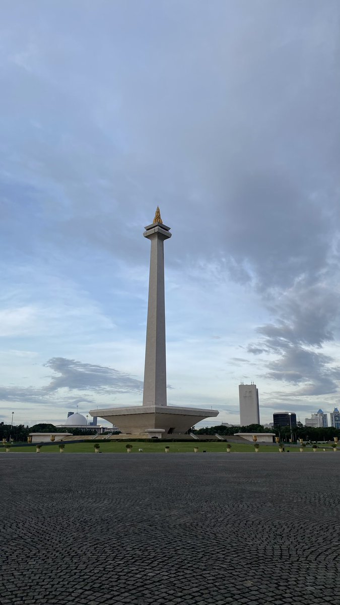 lcvesylus's tweet photo. Gw gabisa mengutarakan seberapa bencinya gw sm monas https://t.co/w3hrmeST1Q