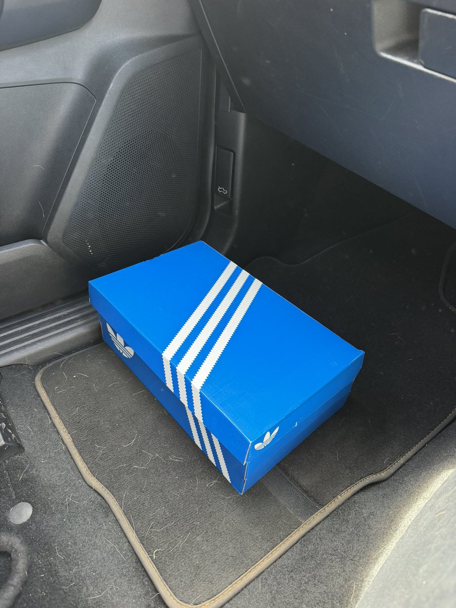 twocrowsdown's tweet photo. I JUST BOUGHT SHOES! And they’re not steel caps! Or boots. Or waterproof. Just shoes for wearing…around. Totally out of character. https://t.co/2cJhaJDs7e