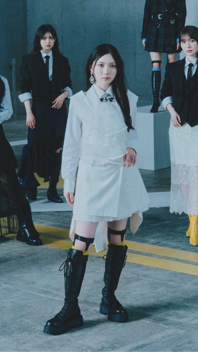 air____412's tweet photo. 美しさとクールさが共存してる
ビジュアルの強さもスタイルも完璧すぎるな https://t.co/dYynxOXZXB