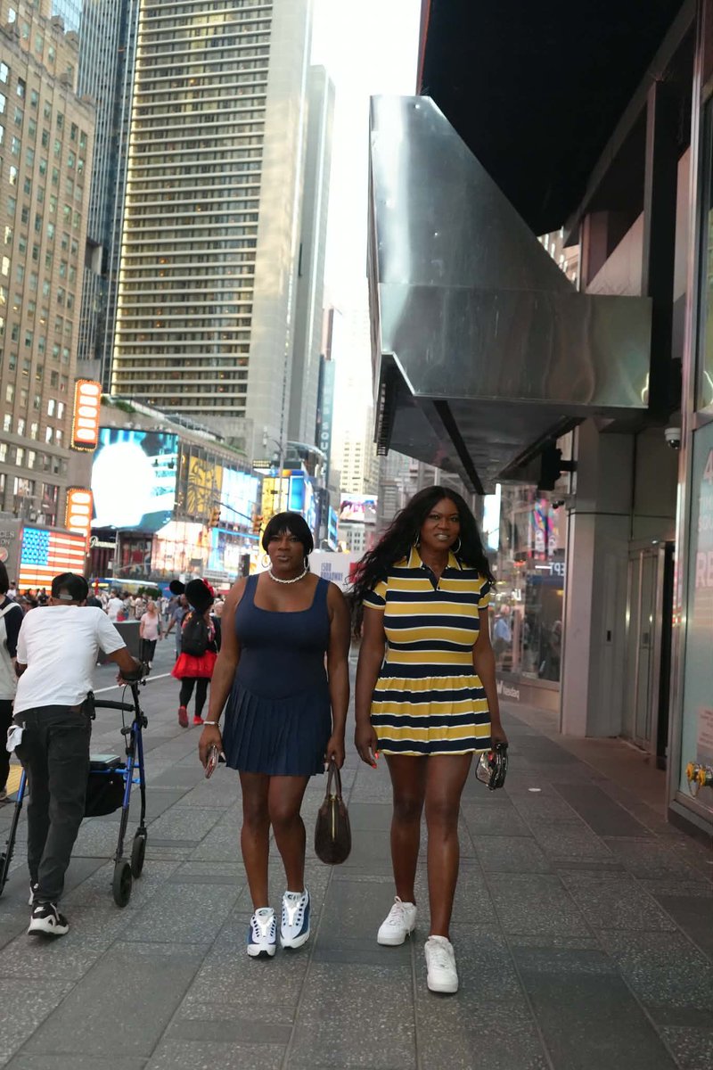 niasplaypen's tweet photo. Time Square 🗽 https://t.co/1A95C69YlY