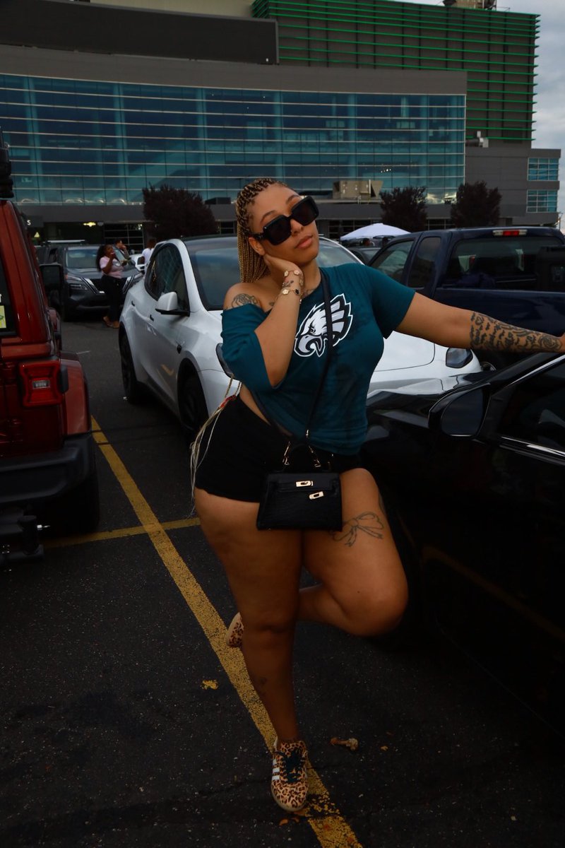 MecTheStallion's tweet photo. 09/13🥳🎈🦅💚 https://t.co/Blf4PbIj7g