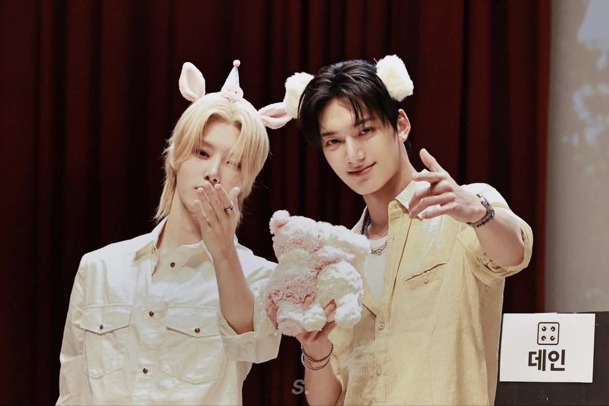 suan_7_'s tweet photo. 260913

🐷🐶

#리안 #RIAAN #데인 #DANE 
 #하츠웨이브 #hrtzwav https://t.co/ABr0wZpnXw