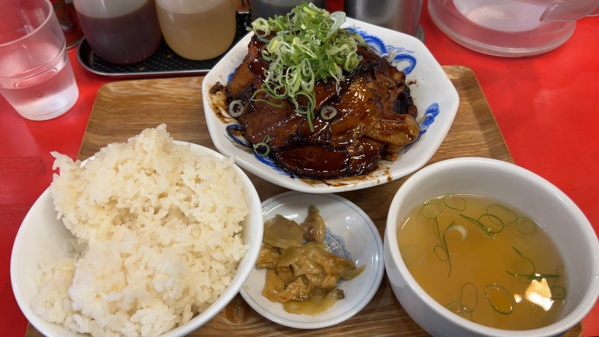 shin02020202's tweet photo. 新御茶ノ水　萬龍さんの焼豚定食…
焼豚の下から焼豚出てきて心折れそうになった🤣美味しいよ！ https://t.co/rla9K31V5l