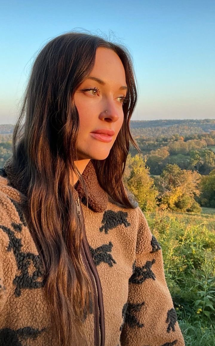 dimestorecarmen's tweet photo. Me walking into work on Monday…when all I can think about is how Kacey walked on a moving stage in heels and swung around on rhinestoned balls 🥺🪩 https://t.co/ut3YIn1hz6