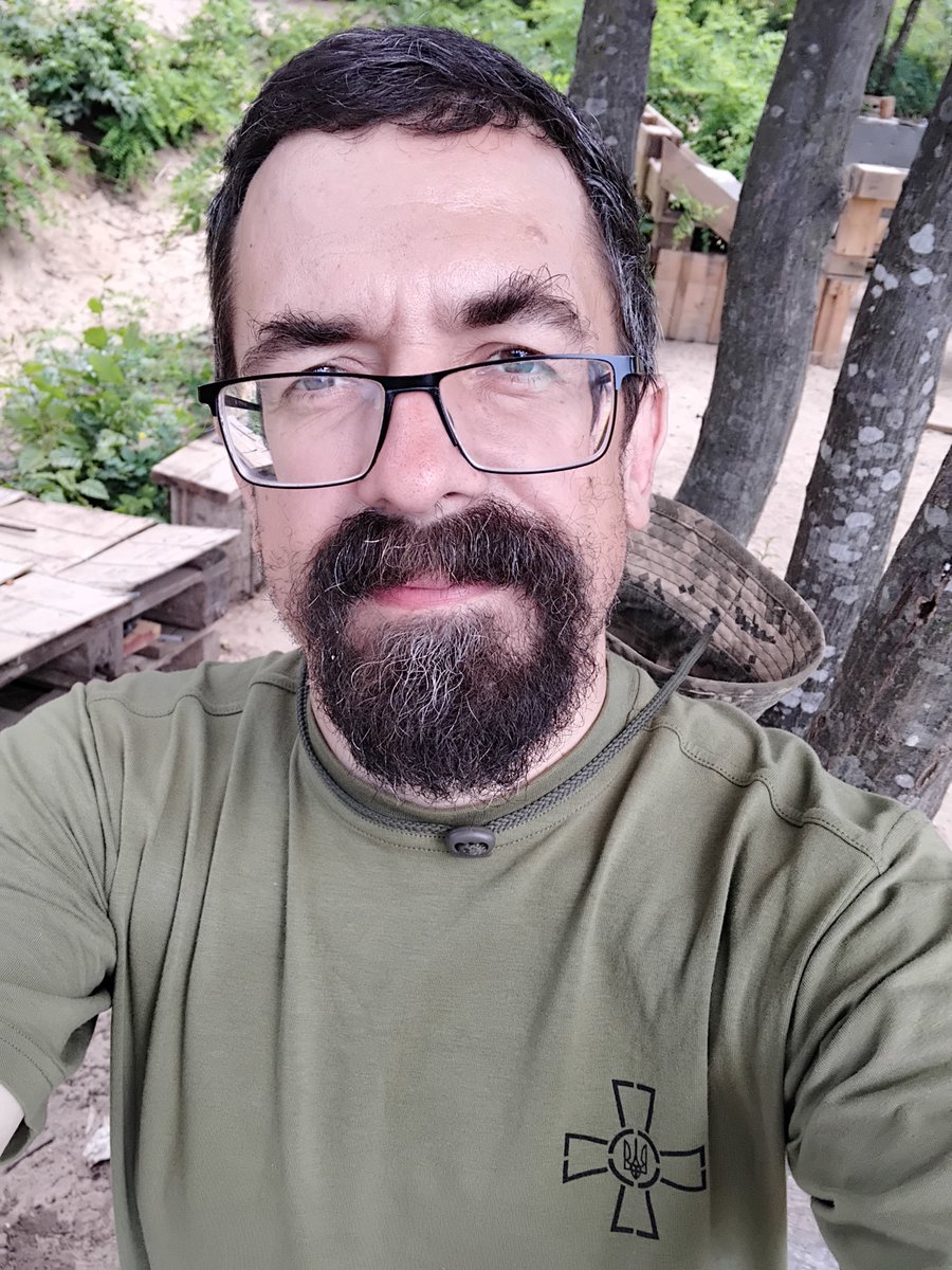exzesten's tweet photo. Same actor btw https://t.co/Y6e9k8c0dK