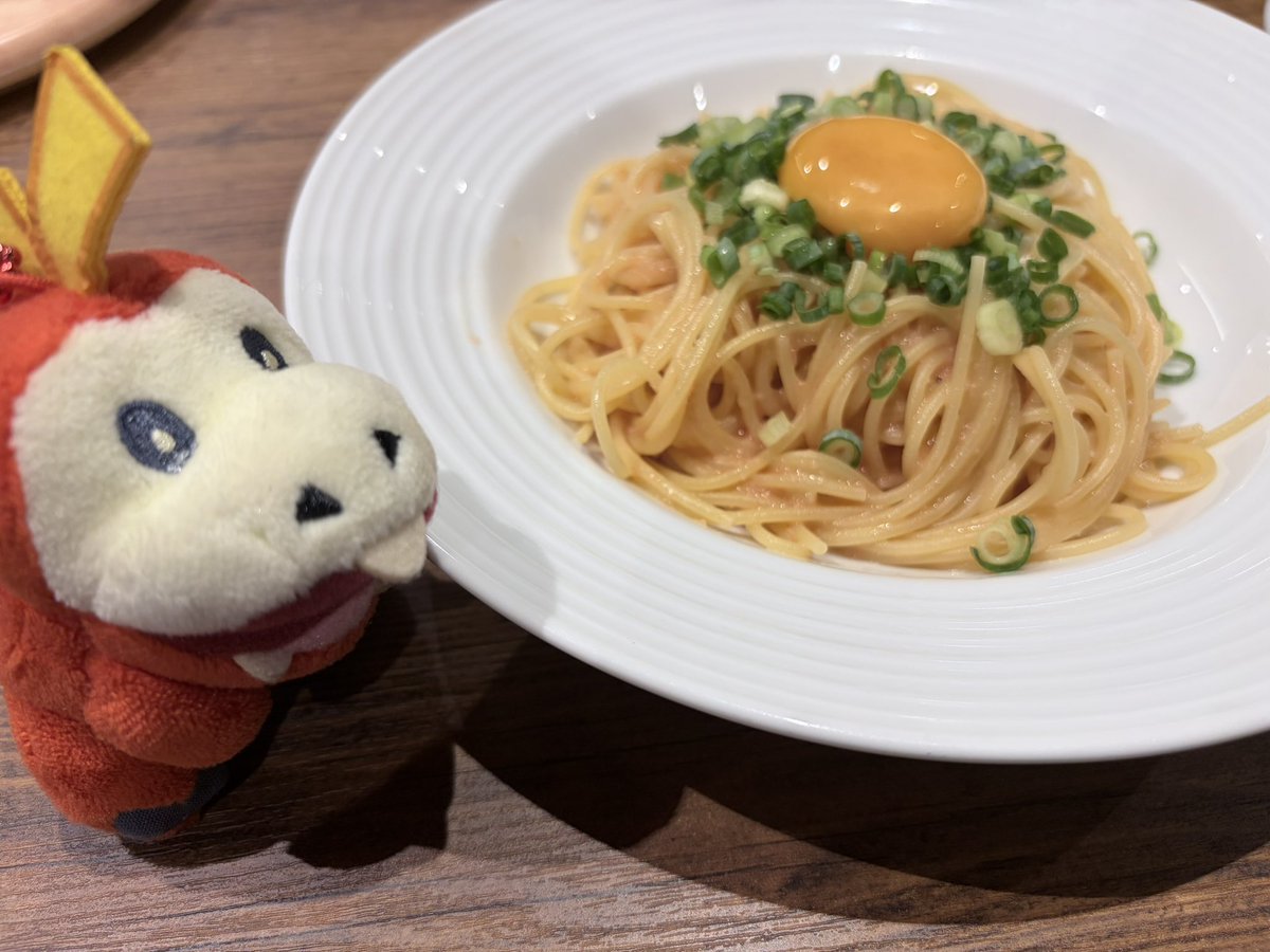 Fuecoco_1015's tweet photo. お昼はパスタ食べに来た🍝
#ぬい撮り  #ホゲータ https://t.co/5zrc9Du4tL