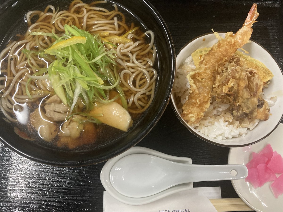 park0128's tweet photo. こんにちは😊
9月14日～18日の週替わりランチメニューは『柚入りかしわそば＆ミニ天丼です』
※天丼の内容は日替わりになってます

￥850(税込)ドリンク付

今週もよろしくお願いします‼️
 #函館 #ランチ https://t.co/x4qHn4WfIe
