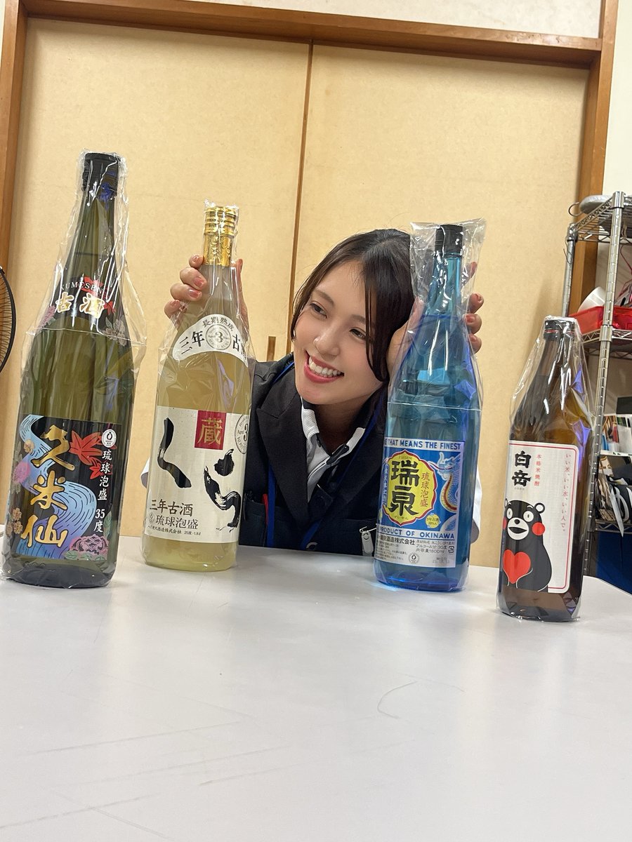 dynam_00241's tweet photo. ＃ダイナム ＃高知土佐店 です🎈

明日9月15日（火）は・・・
お酒好きな人～挙手～～～🙋🖐️💃🖐️✨✨

　　\\景品入荷🌟予定//
　　　🍶泡盛3種
　　　🍶白岳

高知と言えばお酒のイメージがあると思いますが、当店の従業員もみんな好き💓だし強い🍶です🤭 https://t.co/KHcb3219Te