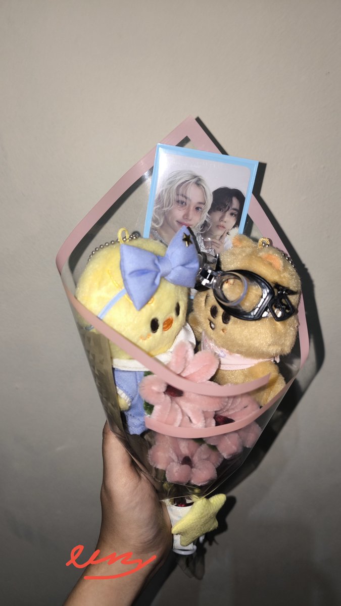 Sherrywerls's tweet photo. Selamat ulang tahun🎂🎁🎉👑🤗🍀
Terimakasih telah lahir dan mewarnai dunia ku @Stray_Kids 💝

Terimakasih juga untuk @apdlelxk &amp; @fifzyyyy 😘

#SunshineTwinsDay #HanBirthday #FelixBirthday #HanJisung #LeeFelix #Jilix #StrayKids #HappyHANDay #한 #HAN #HappyFelixDay #FELIX #필릭스 https://t.co/AxONfoqNq9