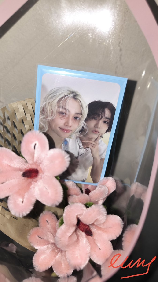 Sherrywerls's tweet photo. Selamat ulang tahun🎂🎁🎉👑🤗🍀
Terimakasih telah lahir dan mewarnai dunia ku @Stray_Kids 💝

Terimakasih juga untuk @apdlelxk &amp; @fifzyyyy 😘

#SunshineTwinsDay #HanBirthday #FelixBirthday #HanJisung #LeeFelix #Jilix #StrayKids #HappyHANDay #한 #HAN #HappyFelixDay #FELIX #필릭스 https://t.co/AxONfoqNq9