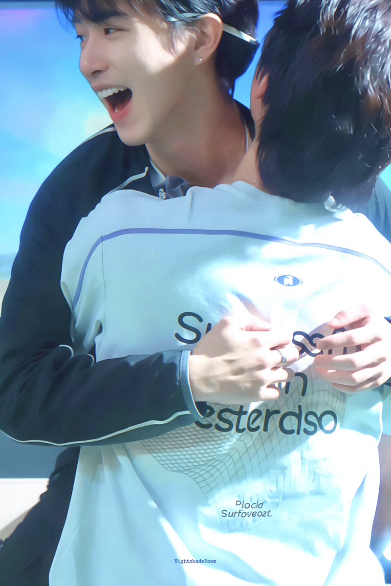Nightshadepo's tweet photo. Kingston looks like a little baby in Leo’s arms
#เถ้าบุหรี่ #煙灰 #港劇煙灰 #ASHofficialseries #BL #BLseries https://t.co/k1rMFAX3gH