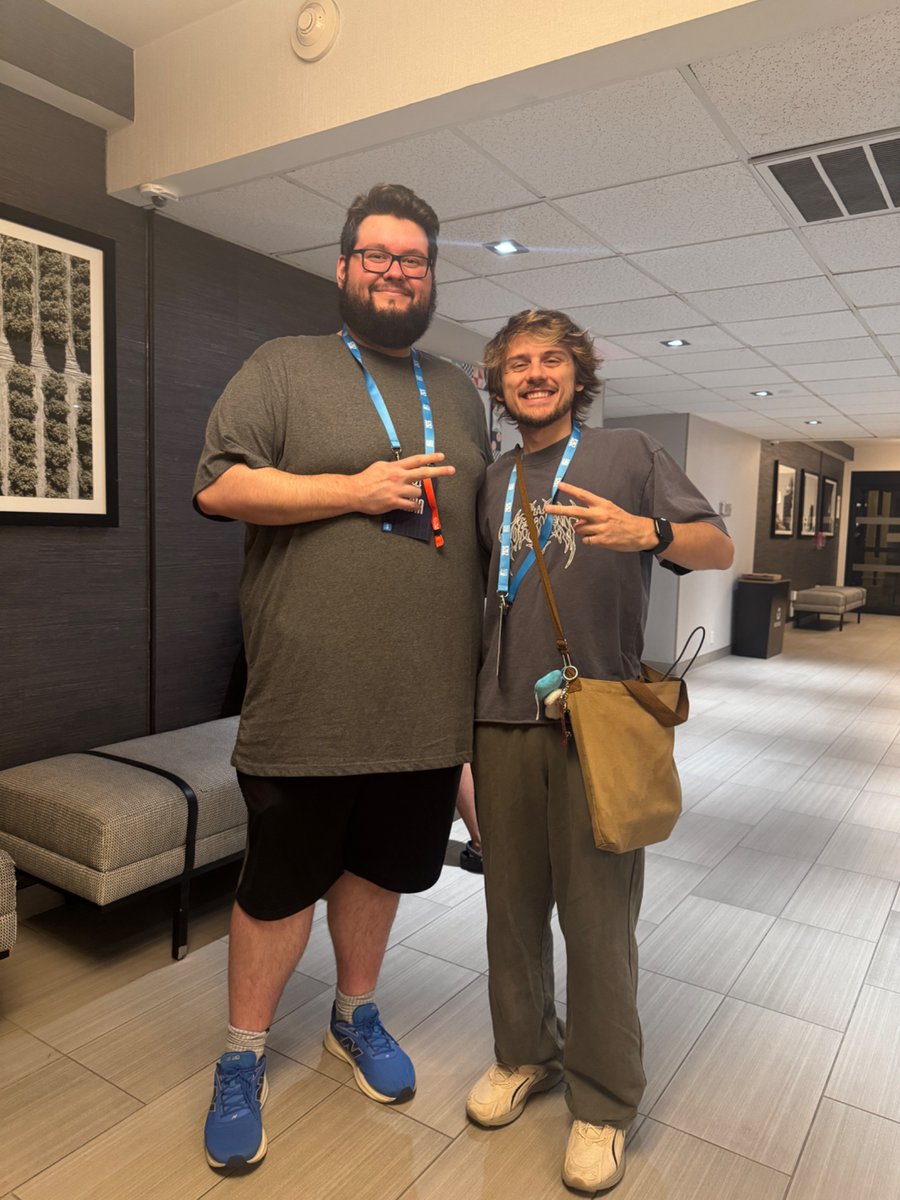 WarnTV's tweet photo. Height mogged by the king https://t.co/8aO8cWwAj8