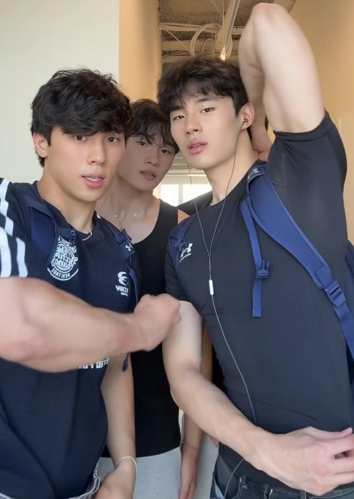 Delv845087's tweet photo. 3 koko kokoh muscle ini pilih yg mana? https://t.co/pMCyyEto6T