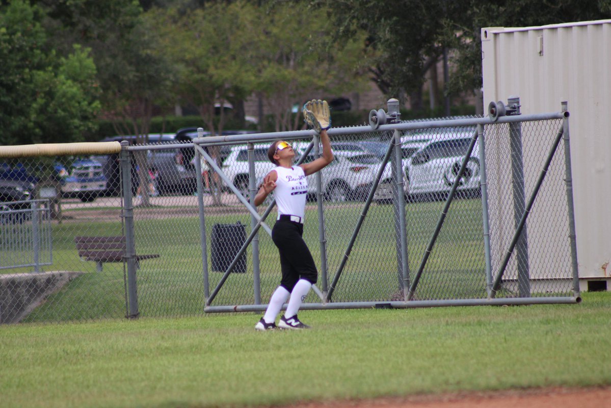 AriyaCleveland's tweet photo. Bombers workout weekend! 💣🥎

Scrimmaged two great 2nd-year 14U teams today and loved the way we competed. Excited about this squad and what’s ahead.

It’s going to be a GREAT season. 🔥

Outfield on LOCKDOWN. 🔒✈️

#Bombers #14U #Fastpitch #Outfield #NoFlyZone #KeepCompeting https://t.co/YfERUPQr4k