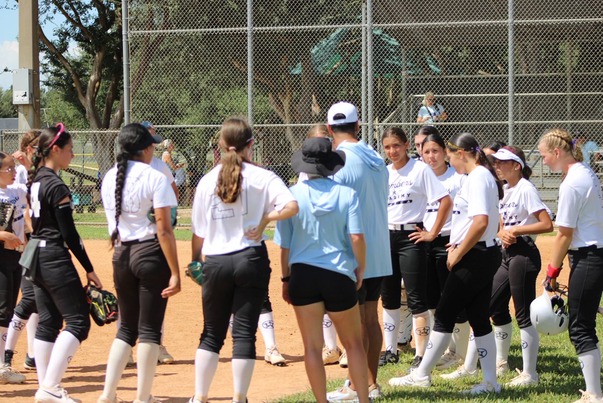 AriyaCleveland's tweet photo. Bombers workout weekend! 💣🥎

Scrimmaged two great 2nd-year 14U teams today and loved the way we competed. Excited about this squad and what’s ahead.

It’s going to be a GREAT season. 🔥

Outfield on LOCKDOWN. 🔒✈️

#Bombers #14U #Fastpitch #Outfield #NoFlyZone #KeepCompeting https://t.co/YfERUPQr4k