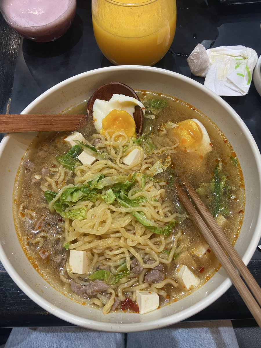 lvzme13's tweet photo. I need to know… how do you guys eat your ramen?🍜#ramen 😋 https://t.co/mBgFll2OK9